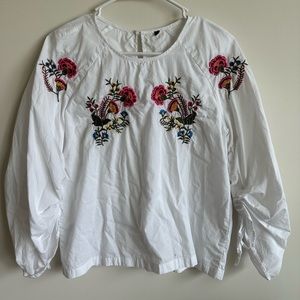 Embroidered top with 3/4 sleeves